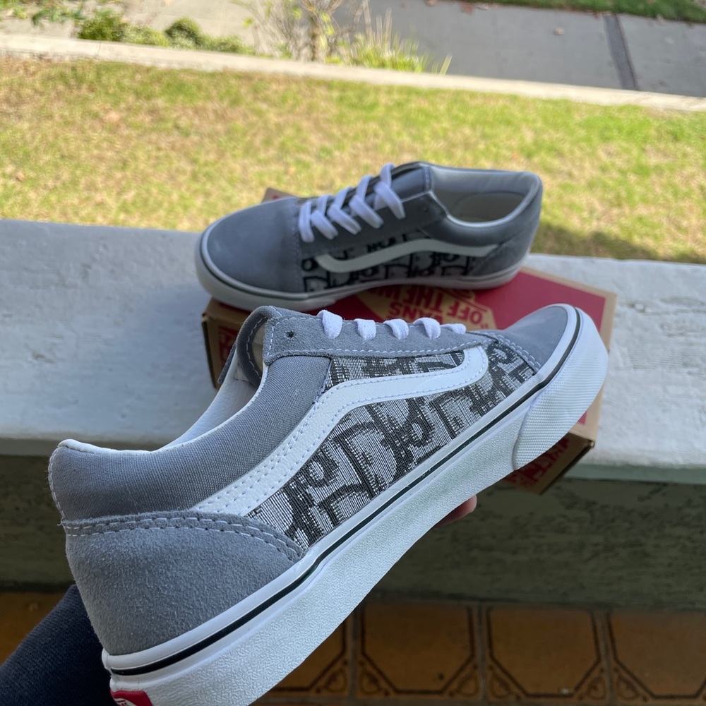 Custom Vans - Picture 3 of 6